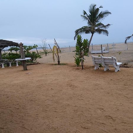 Yoho Hotel Arugambay Beach Inn Аругам-Бей Екстер'єр фото