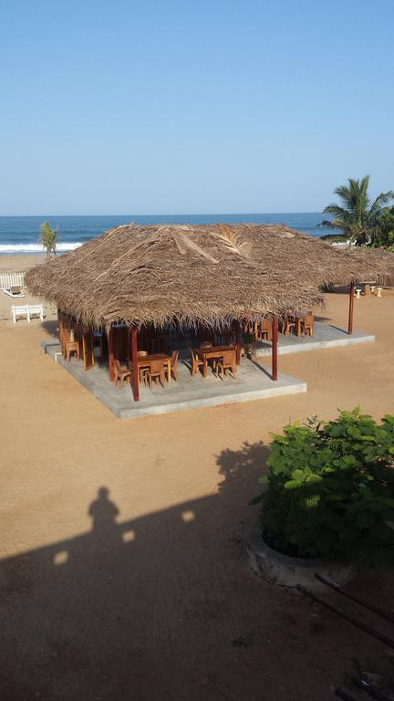 Yoho Hotel Arugambay Beach Inn Аругам-Бей Екстер'єр фото