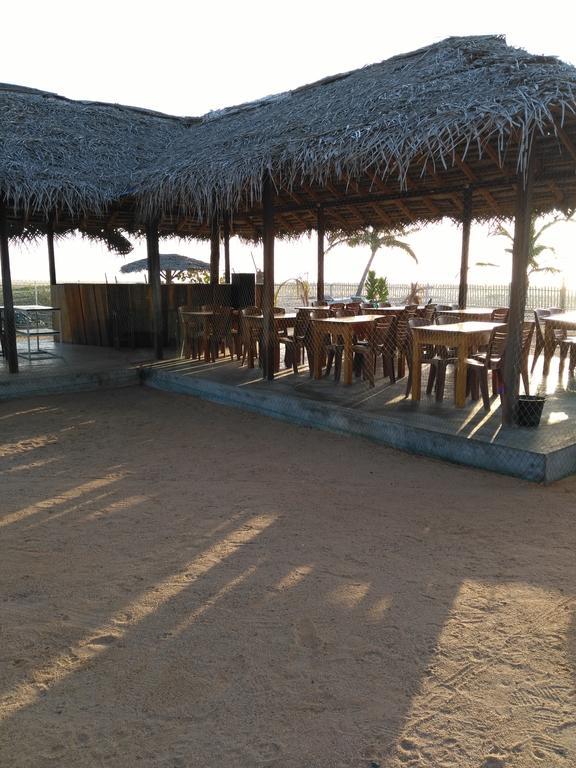 Yoho Hotel Arugambay Beach Inn Аругам-Бей Екстер'єр фото